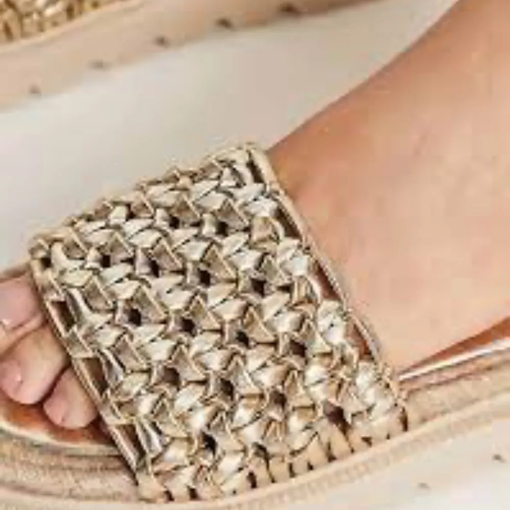 ASOS DESIGN Jupiter woven espadrille in gold - Image 3