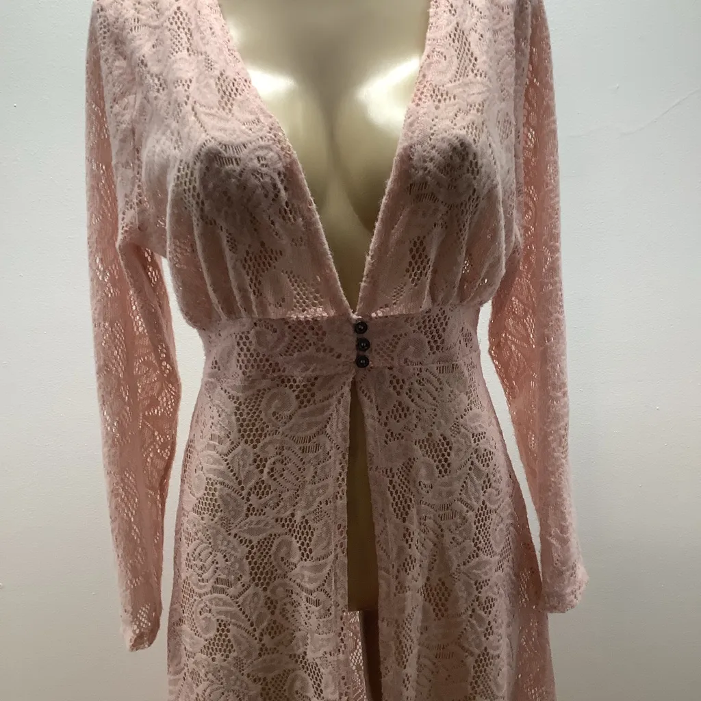 Emperice Size Medium Knitted 3 Button Closure Long Sleeve Cover Up. New - Image 3