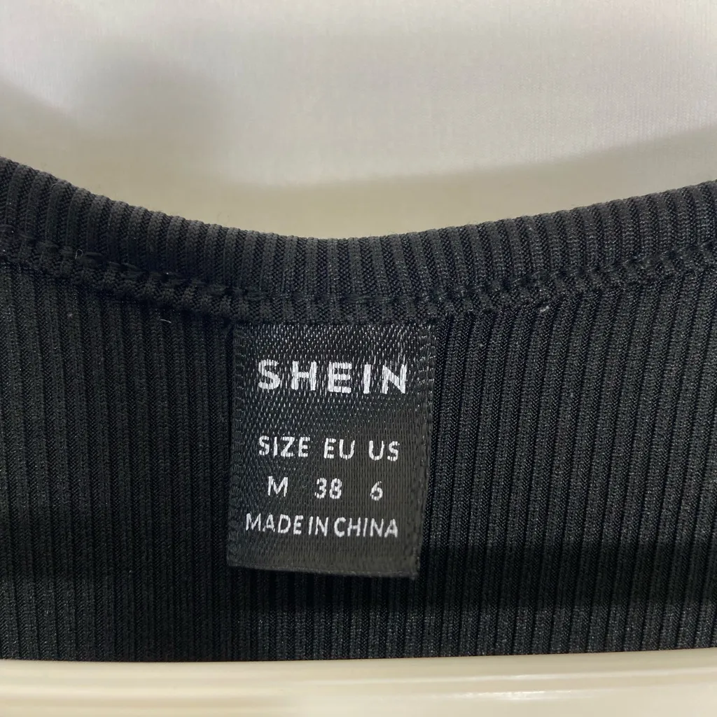 NWOT‎ SHEIN women’s black ribbed sleeveless square neck cropped tank top medium - Image 3