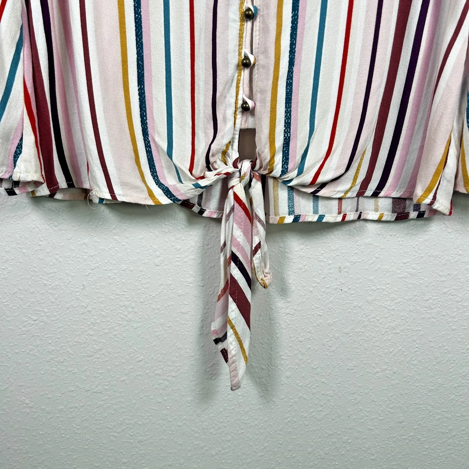 Urban Romantics Women's Striped Tie Front Crop Top Size M Multicolor Button Down - Image 3