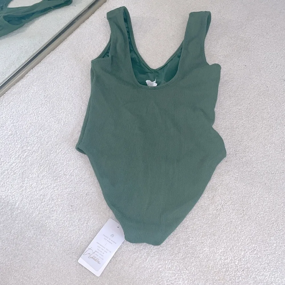 Stunning Green Brand New with Tags Toluca Swim One piece Bathing Suit - Image 7