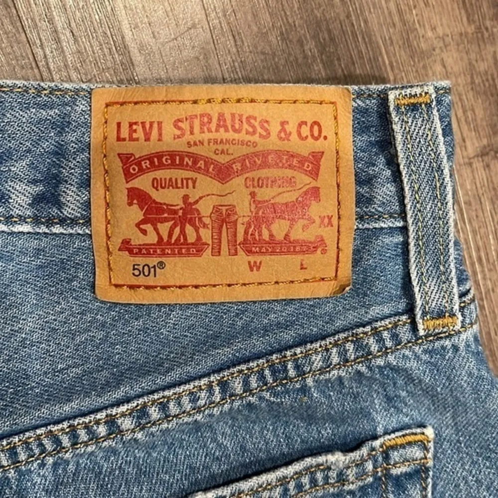 Revolve Levi’s 501 cut offs - Image 5