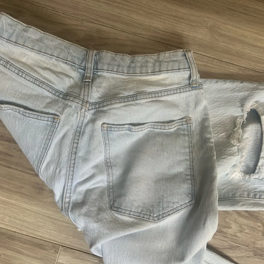Universal Thread Vintage Straight Jeans — Light Wash - Image 2