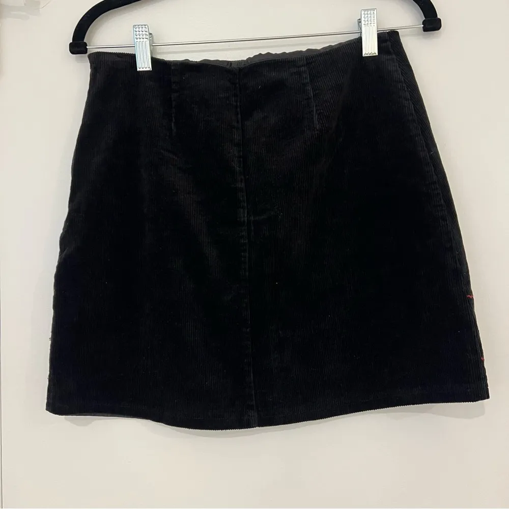 Embroidered Floral Black Velvet Mini Skirt - Image 8