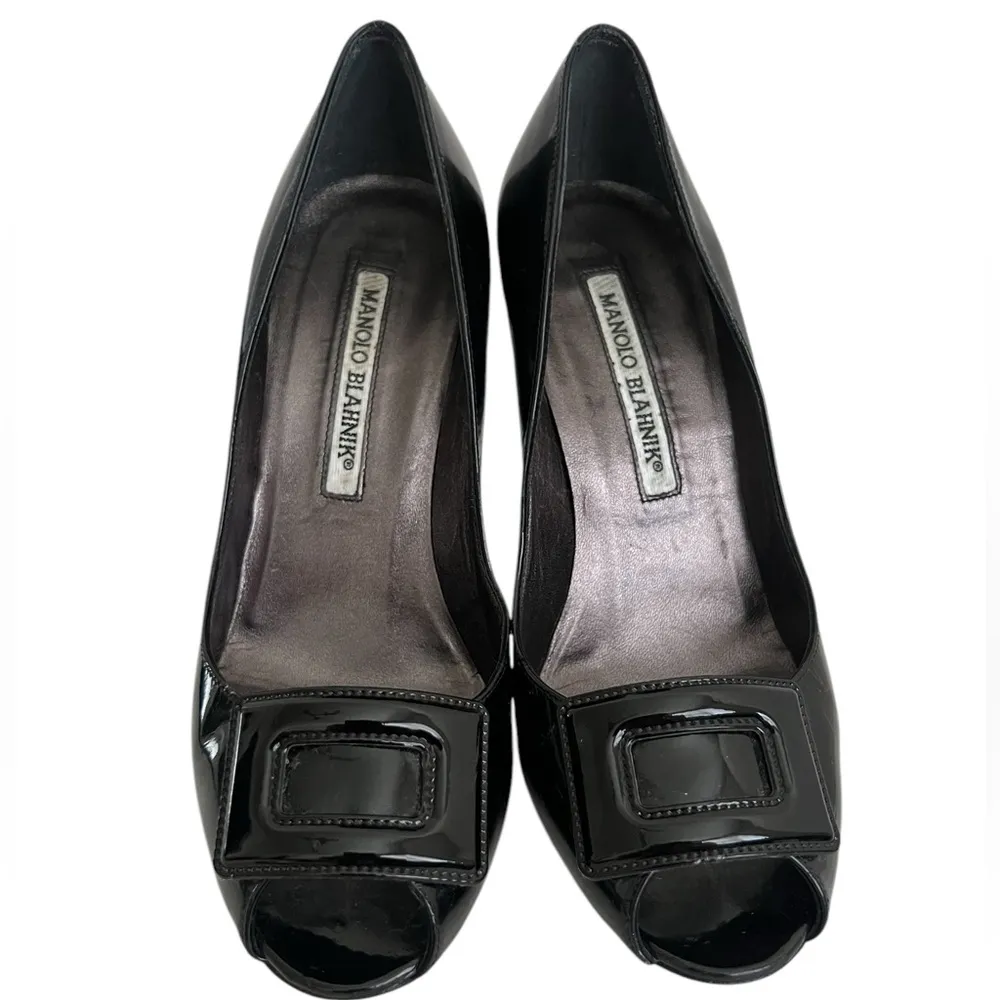 Manolo Blahnik Black Patent Leather Heels with Buckle - Image 8