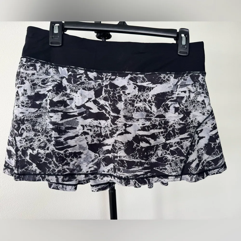 Lululemon Skirt Size 8 Black White Abstract Print Pleated Tennis Golf Athleisure - Image 2