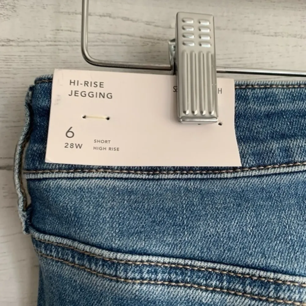 American Eagle Distressed High Rise Jegging Short size 6 - Image 6