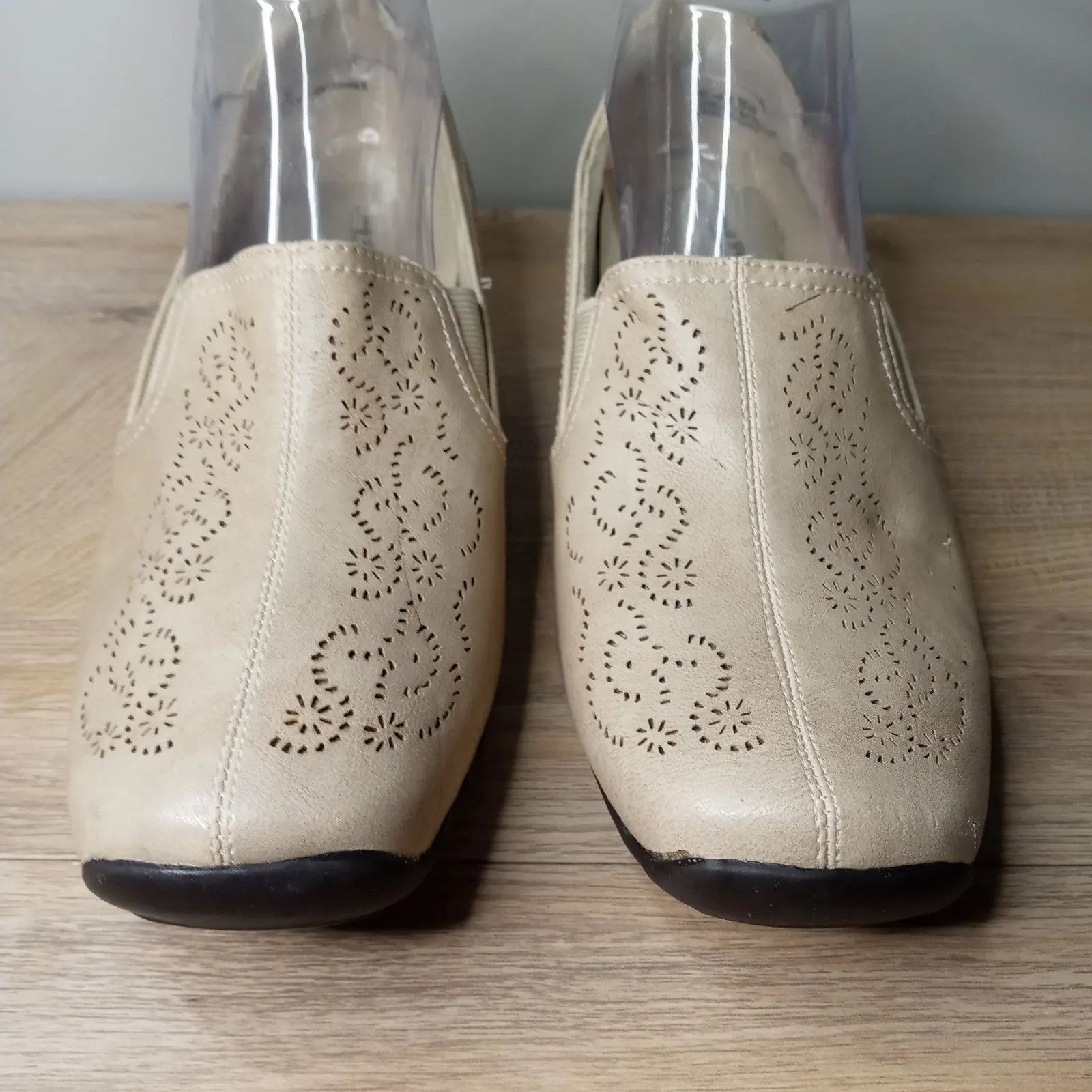 Easy Street Womens Beige Cutout‎ Slip On Comfort Wedge Loafers Size 8W - Image 4