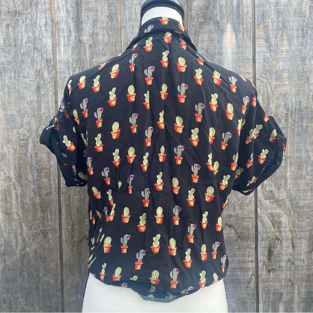 Love Note EUC Love Notes Size Medium Short Sleeve Button Down Cactus Blouse Cuffed Collar - Image 2