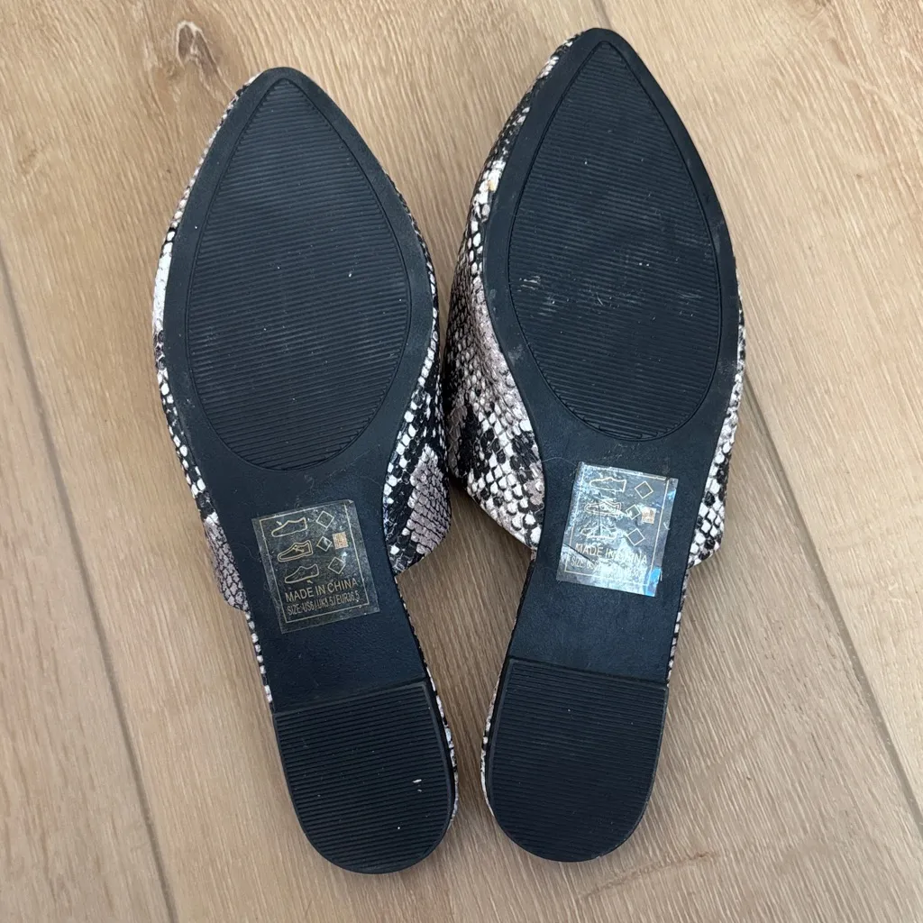 Qupid  Snakeskin Pattern Mules - Black and White - Image 3