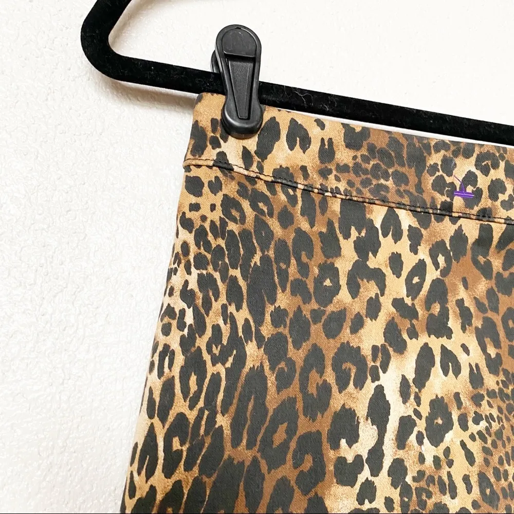 Forever 21 Leopard Print Mini Skirt Size Small - Image 3
