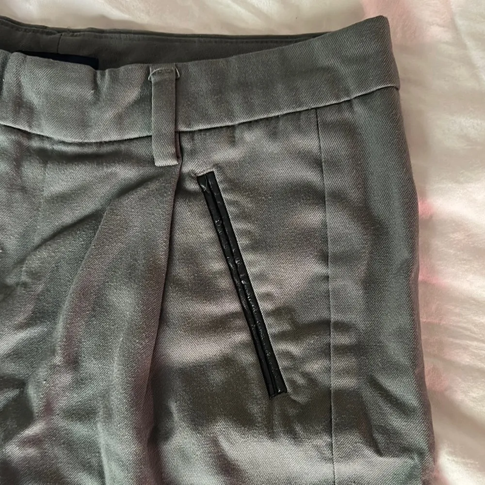GAP Gray Shorts with Tailored Design - Image 3
