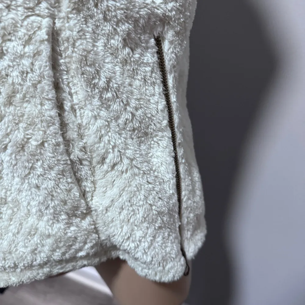 Columbia Fire Side II Sherpa Shrug Cream Women’s Fleece Poncho Jacket Medium - Image 6