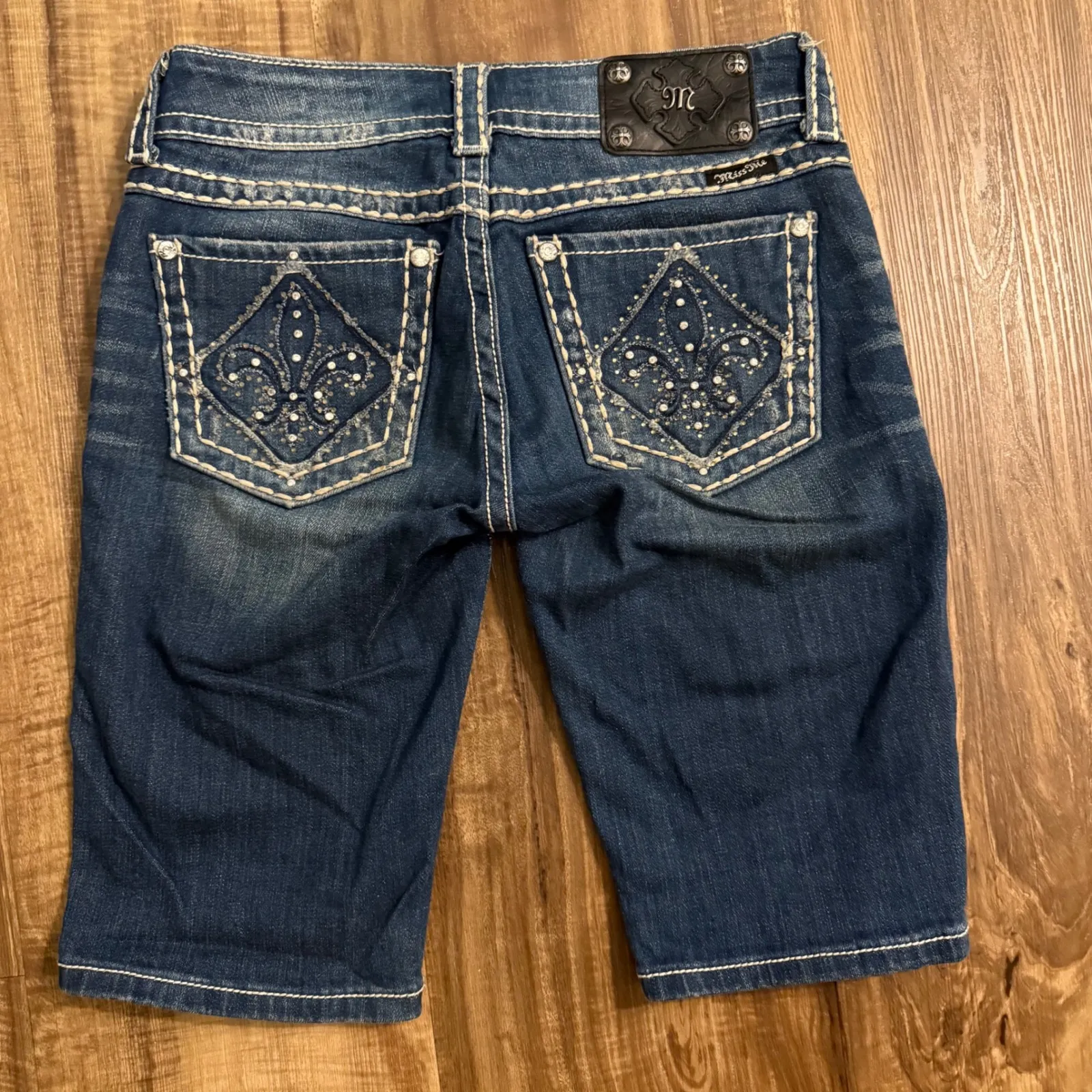 Miss Me Fleur de Lis Bermuda shorts‎ Sz 27" - Image 11