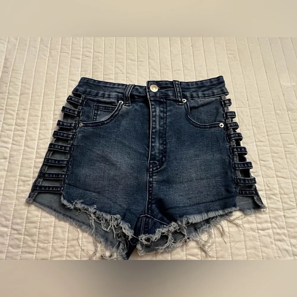 Windsor cutout denim shorts - Image 2