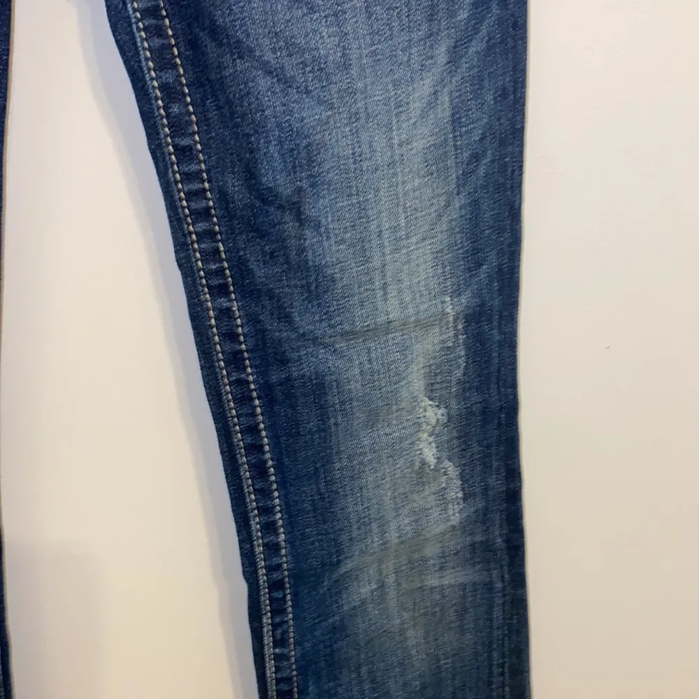 Miss Me boot leg distressed jeans size 26 - Image 4