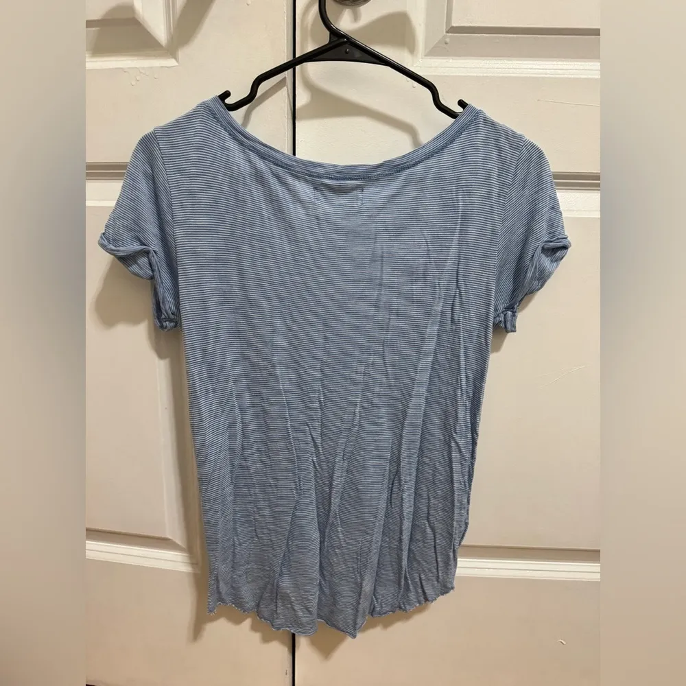 HOLLISTER BLUE AND WHITE STRIPED T SHIRT - Image 2