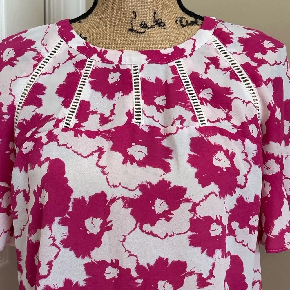 BANANA REPUBLIC Women's Pink & White Floral Short Sleeve Blouse Petite Small - Image 3
