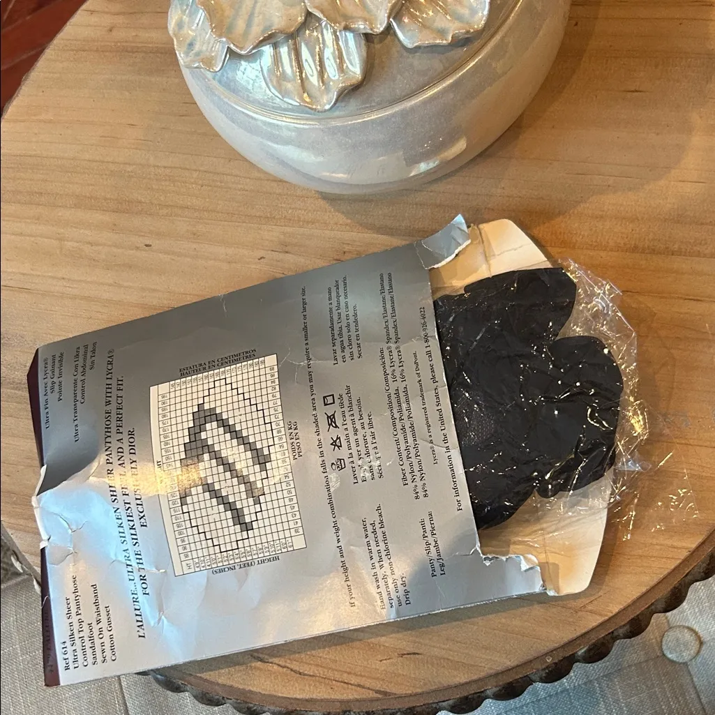 NIB Christian Dior LAllure Ultra Silken Sheer Control Top Pantyhose Jet Black - Image 6