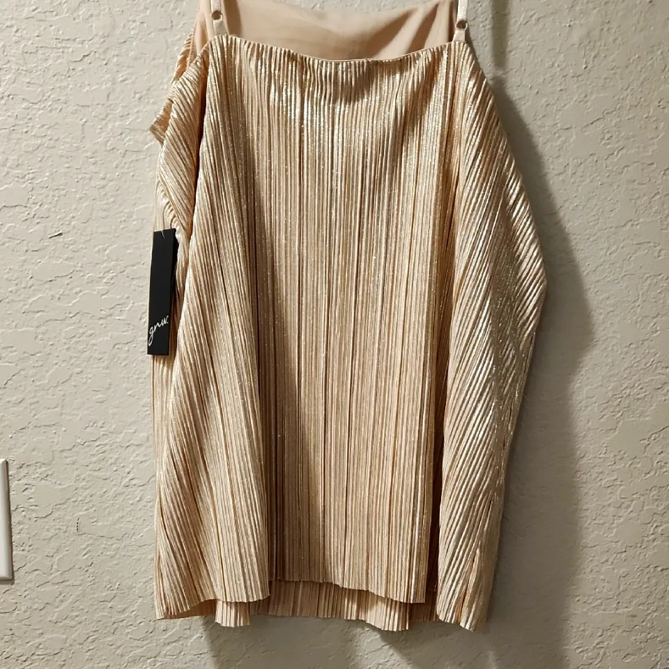 Elegant, satin, shimmering top Gold Size M - Image 2