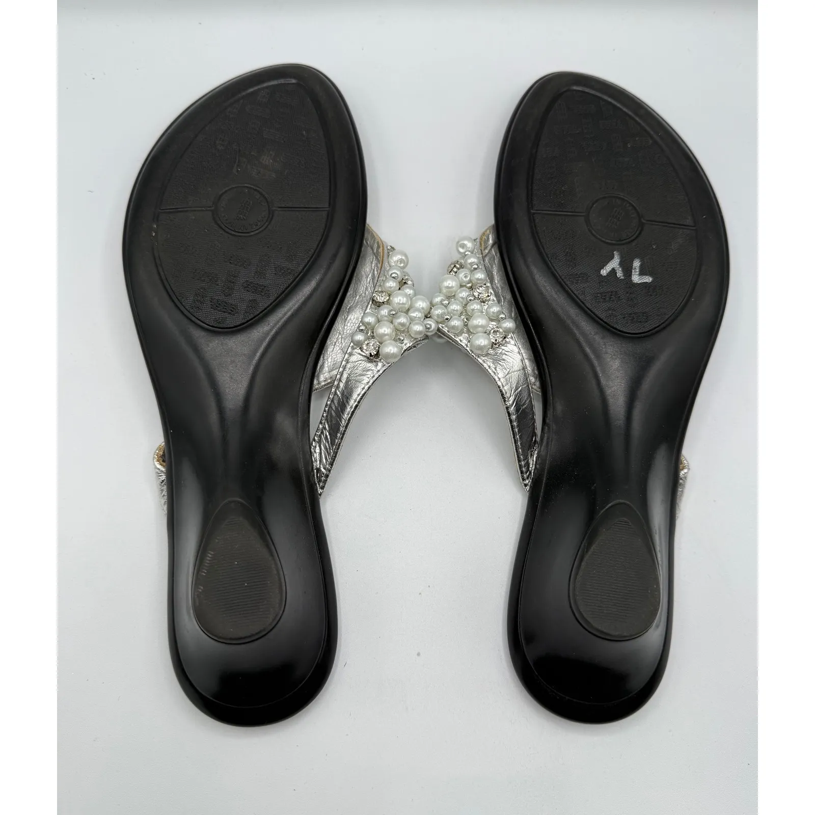 Italian Shoemakers Women 9 Sparkling Pearl Silver Thong Sandal Flip Flops Thrash - Image 6