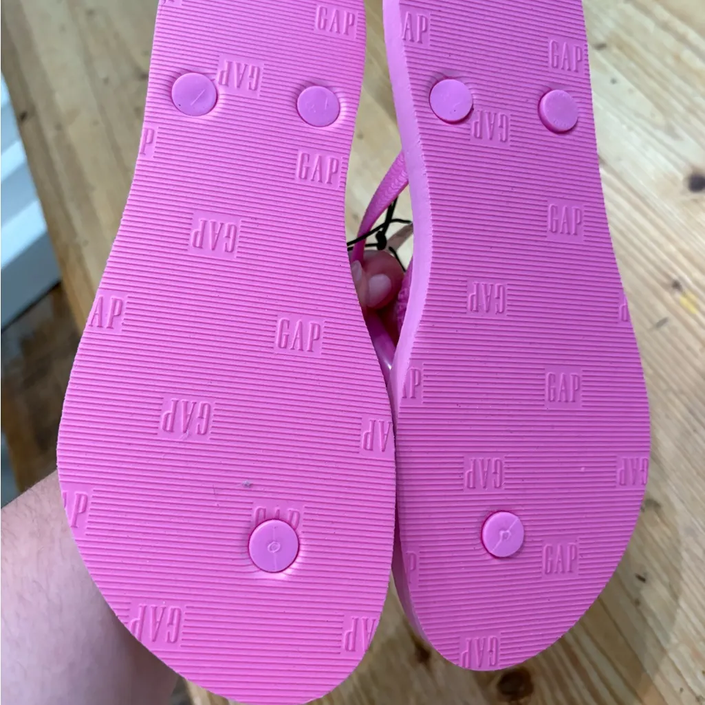 Gap NWT  Pink Flip Flops - Image 3