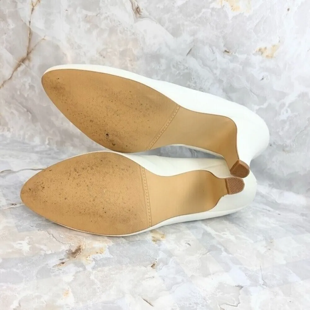 Women Carriage Court casual comfortable luxu white shoes Size 6M. - Image 5