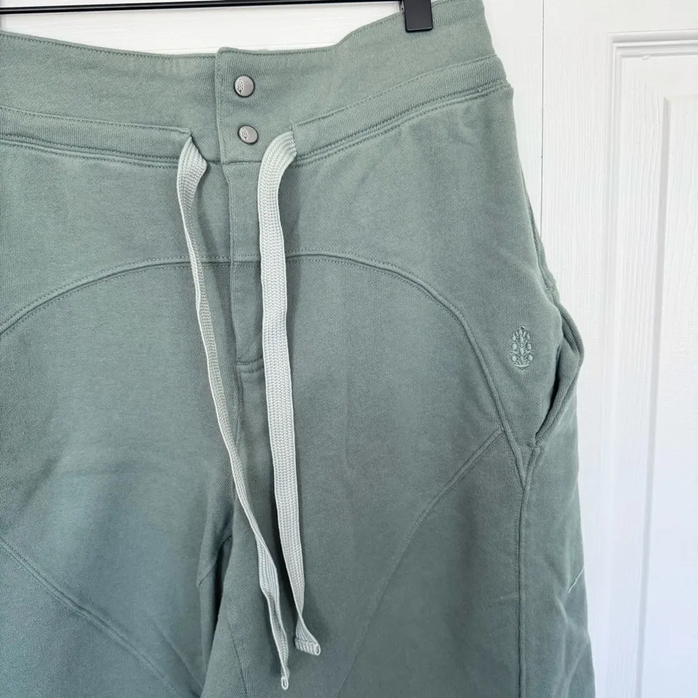NWOT FREE PEOPLE MOVEMENT SUMMIT SCOUT FLEECE PANT - Image 2