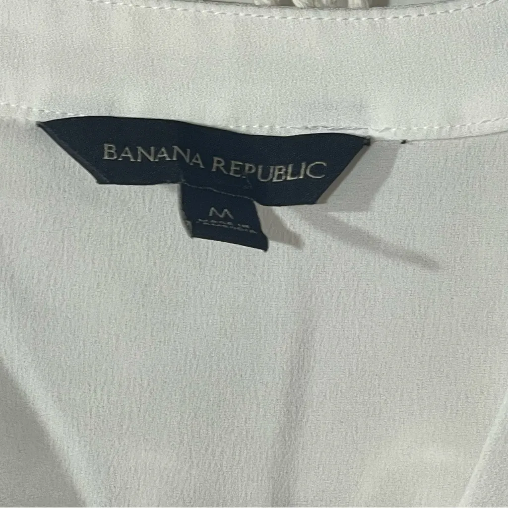 Banana Republic Blouse Elegant White Women's M Top Cap Sleeve Pleated V Neck - Image 8
