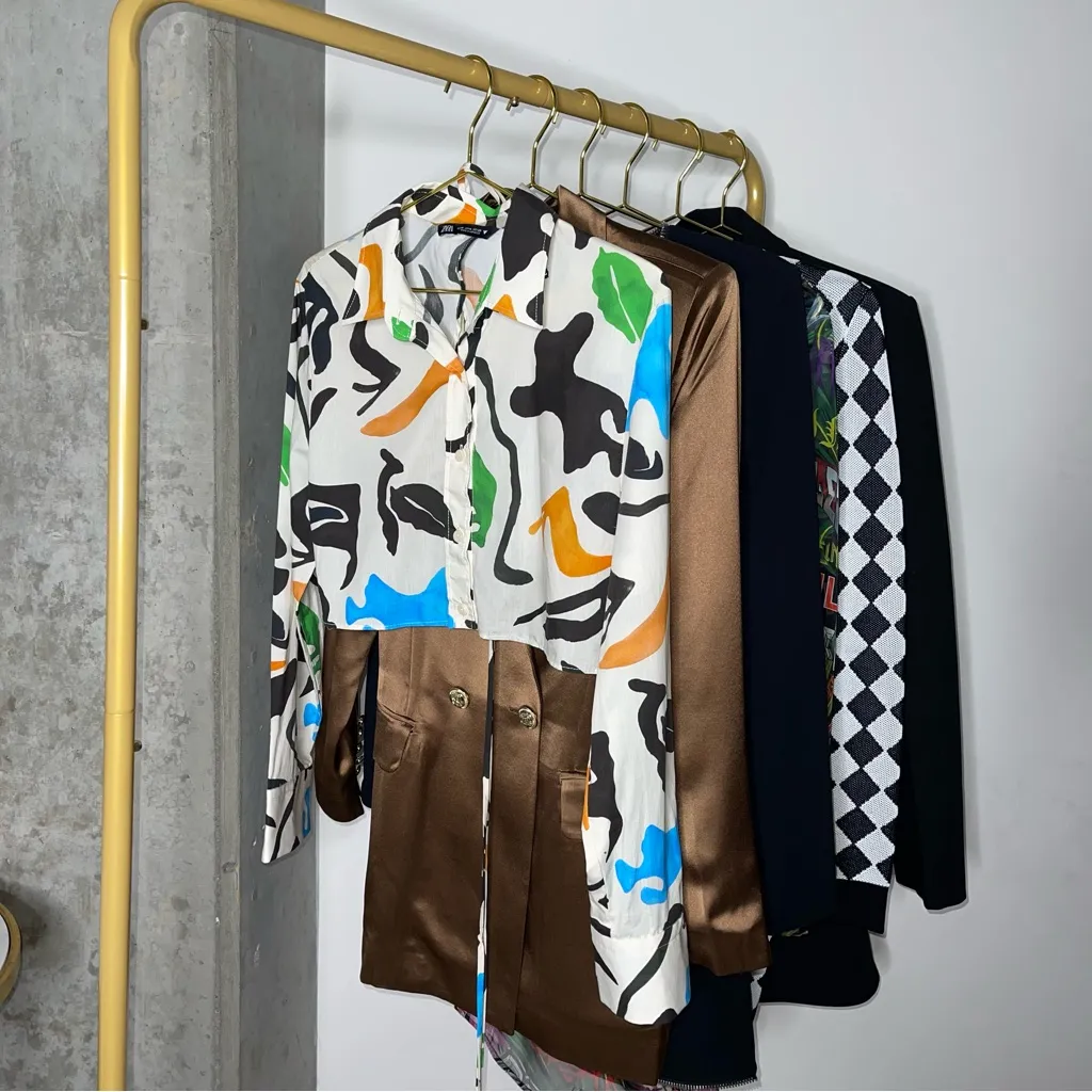 Zara Multicolored Abstract Cropped Button Up Front Open Back Lace Up Shirt - Image 2