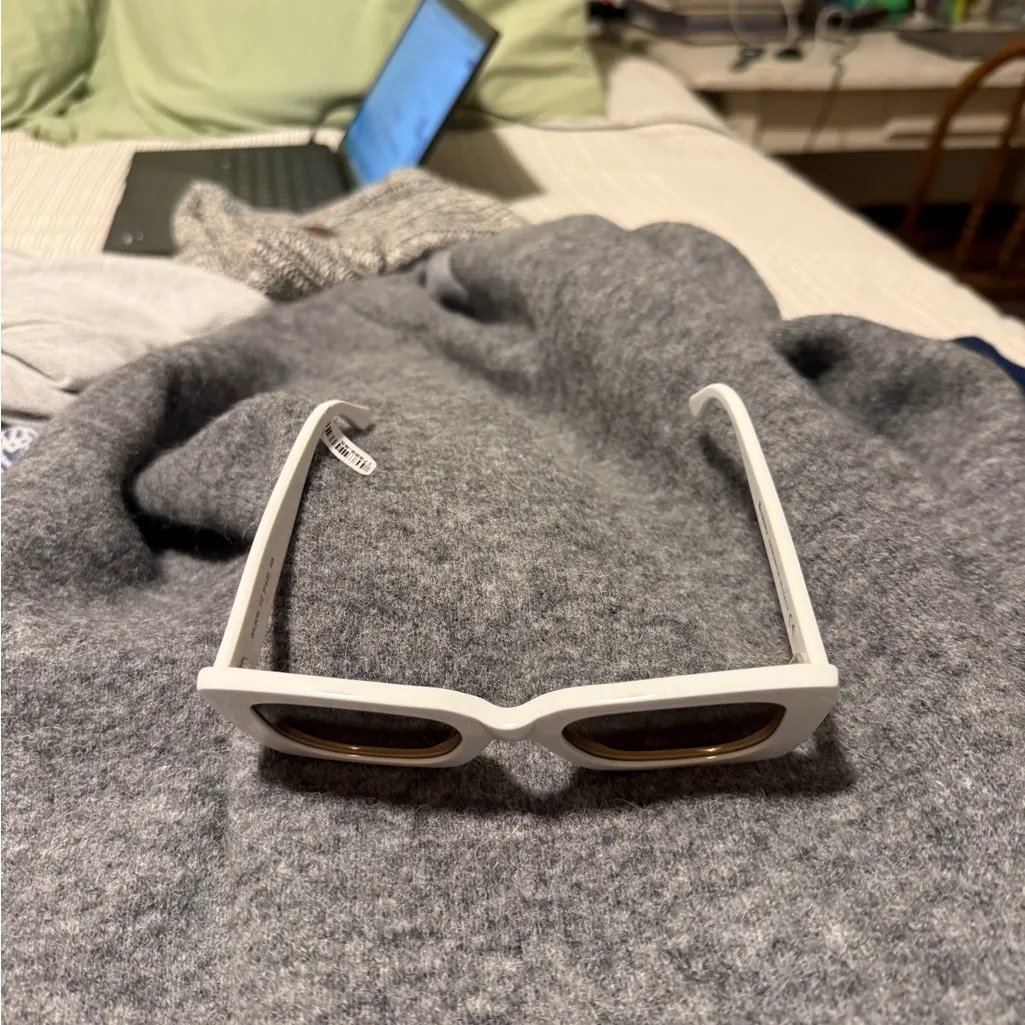 illesteva  White Rectangular Sunglasses - Image 4