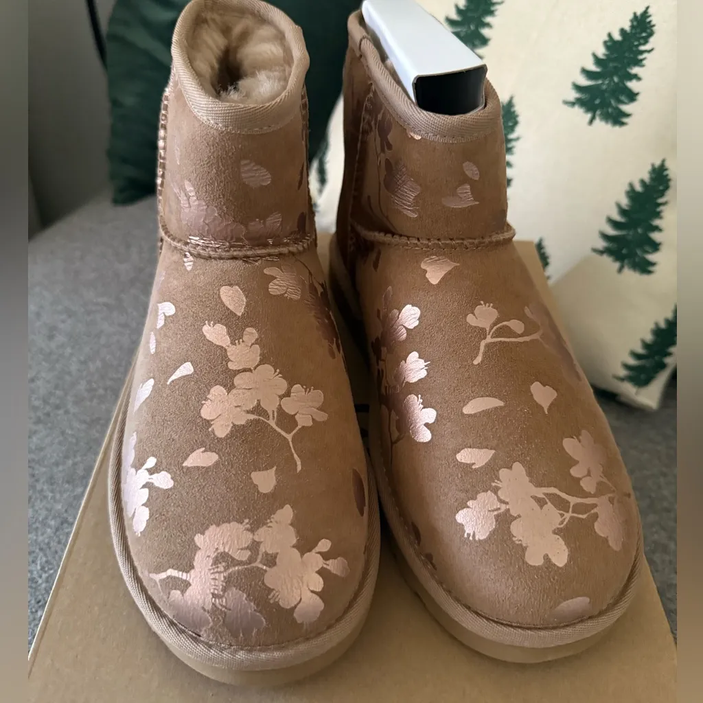 UGG Classic Mini Boot Floral Foil Beige Size 6 - Image 2
