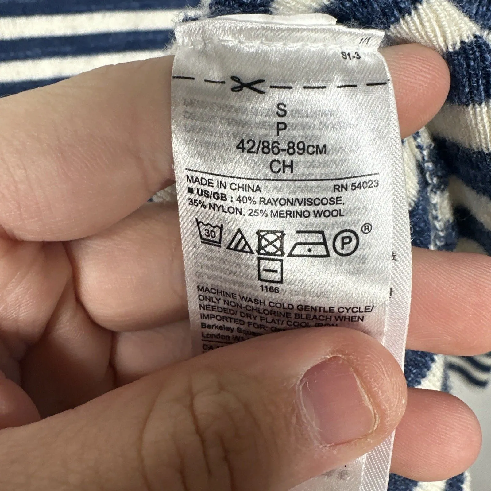 Banana Republic Women’s Size S Navy White Striped V-Neck Knit Sweater - Image 6