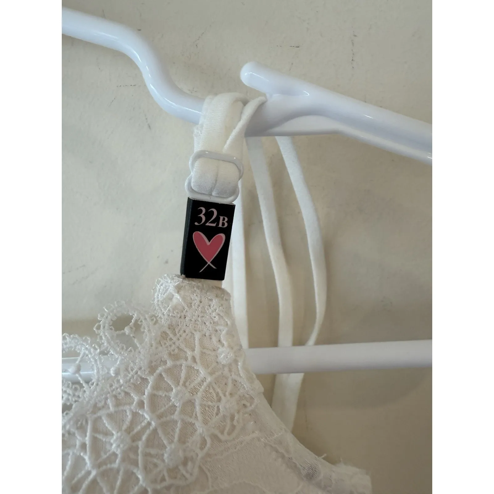 Bra Womens 32B White Lace Balconette Bra Push up 4 Hook Eye Closure Adjustable Size undefined - Image 4