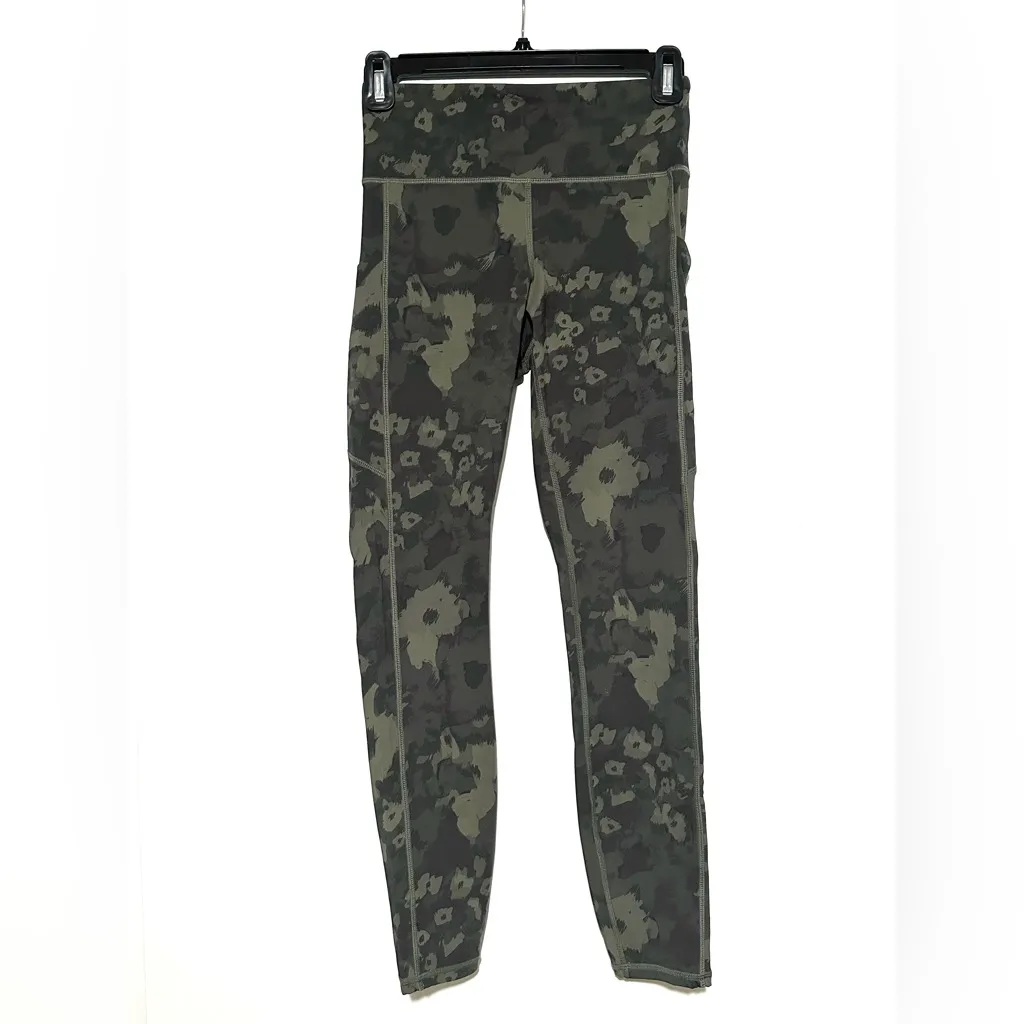 Vuori Stride Legging Oregano Camo Flower Green Pattern XS - Image 2
