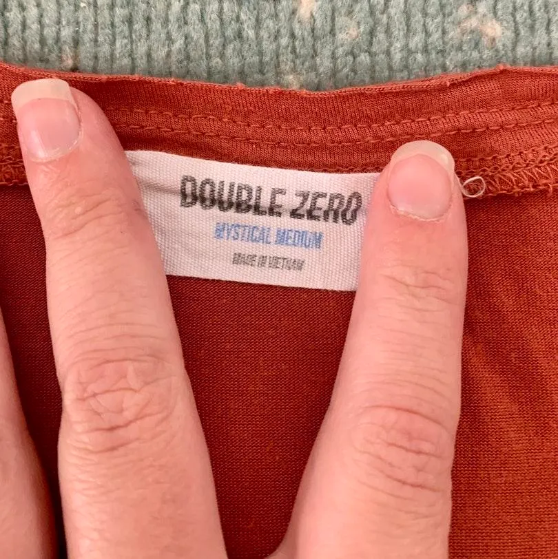 Double Zero V-Neck Tee Burnt Orange - Image 3