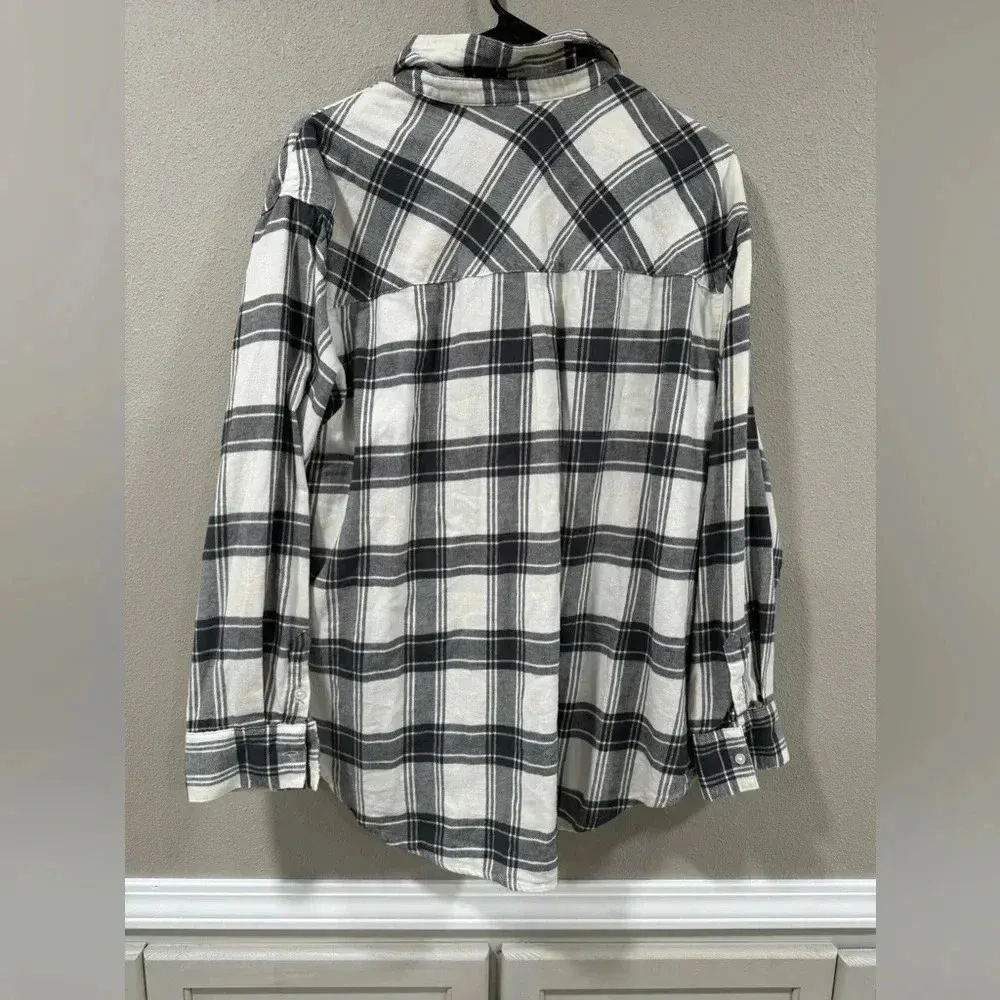 🔴a.n.a Womens Long Sleeve Flannel Shirt with Rhinestone Embellishments - Image 8