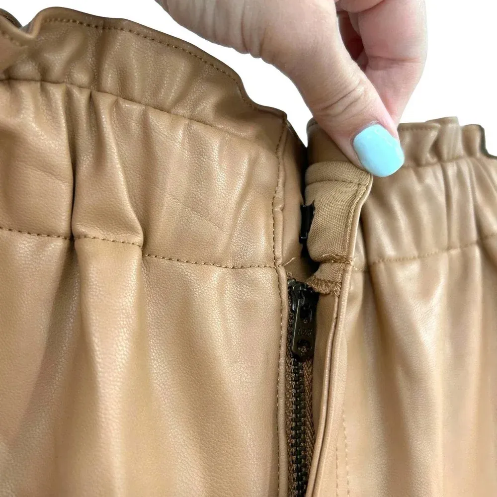 Abercrombie and Fitch Shorts Faux‎ Vegan Leather High Waist Camel Tan Size Large - Image 4