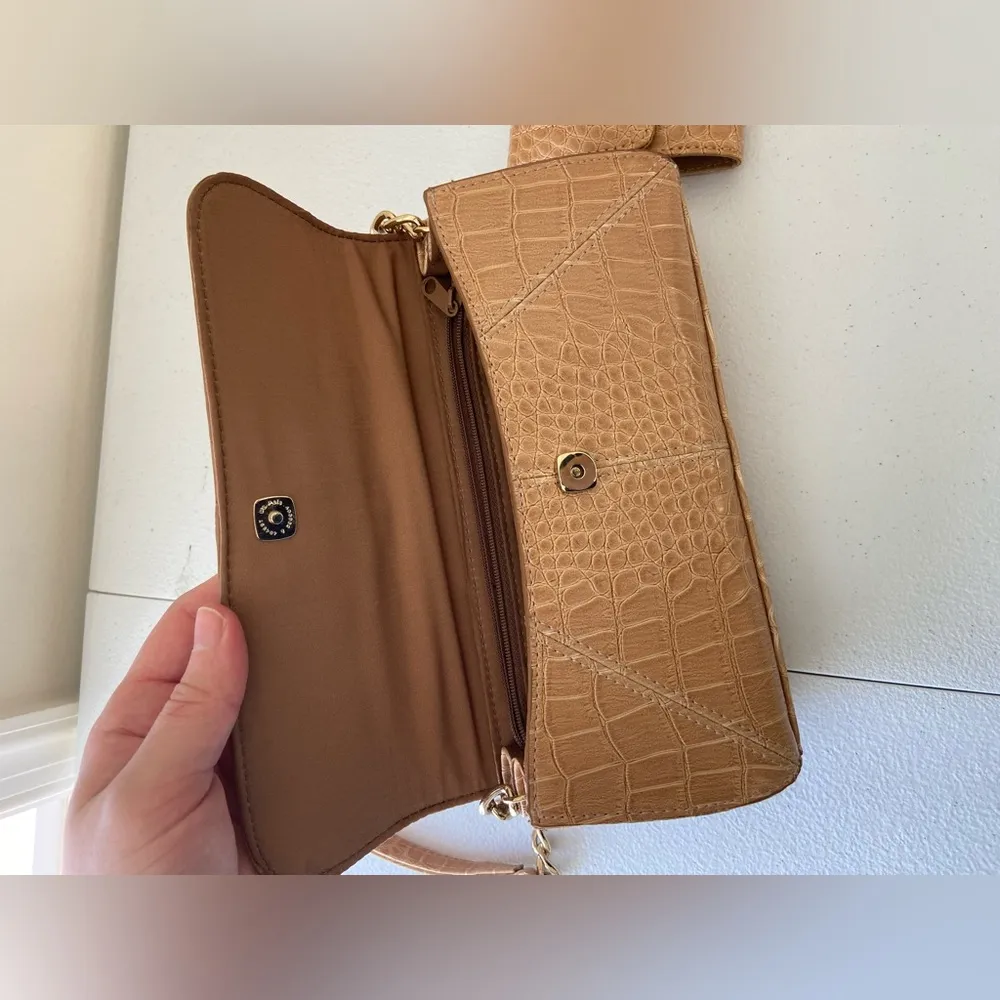 NWOT Liz Claiborne tan glossy faux alligator crocodile embellished bag purse set - Image 5