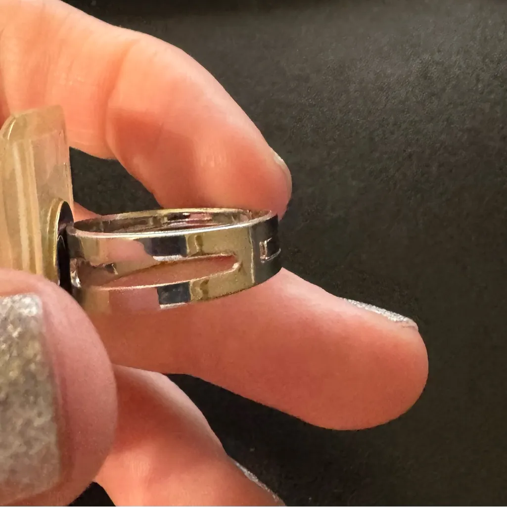 Elegant metal looking plastic Ring and large white square adjustable ring Silver - Image 8