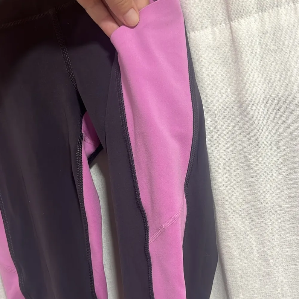 Athleta Cropped Purple and Gray Leggings for Versatile Performance - Image 3