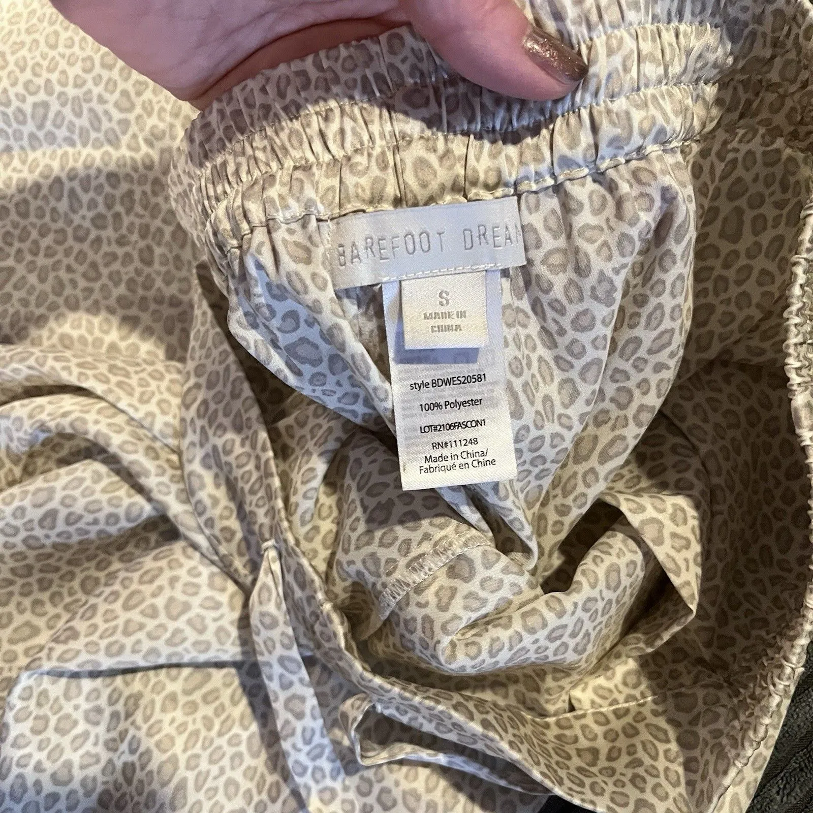 BAREFOOT DREAMS Washed Satin Pants And Top PJ Set Small - Animal Print - Image 3