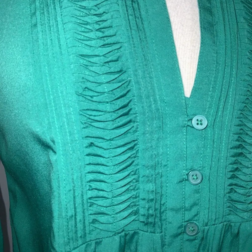 Banana Republic Green Satin Button Front 3/4 Sleeve Pleat V Neck Smock Blouse M - Image 6
