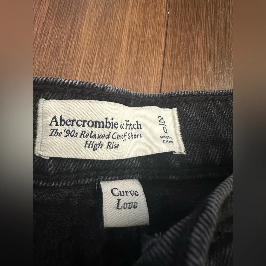 Abercrombie and Fitch Curve Love High Rise 90s Cutoff Short black denim size 25 - Image 2