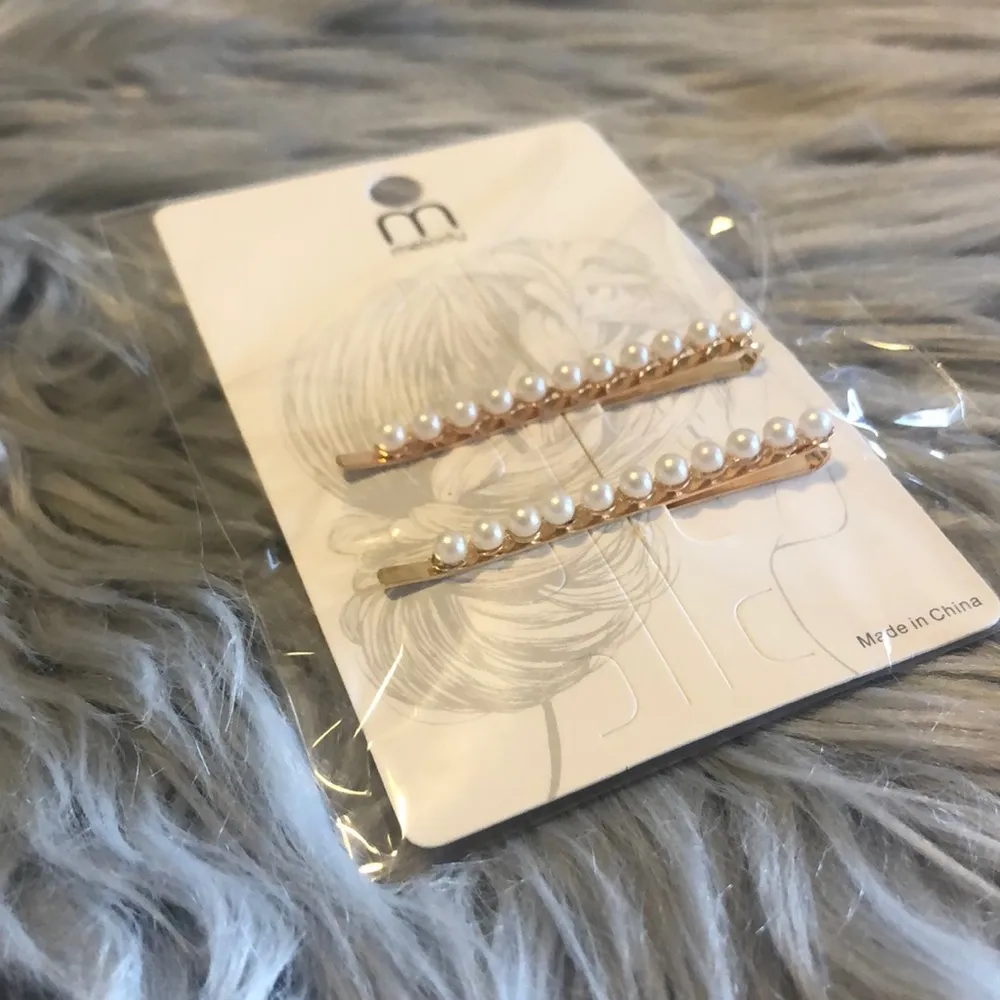Pearl Hair Clip Set - Image 3