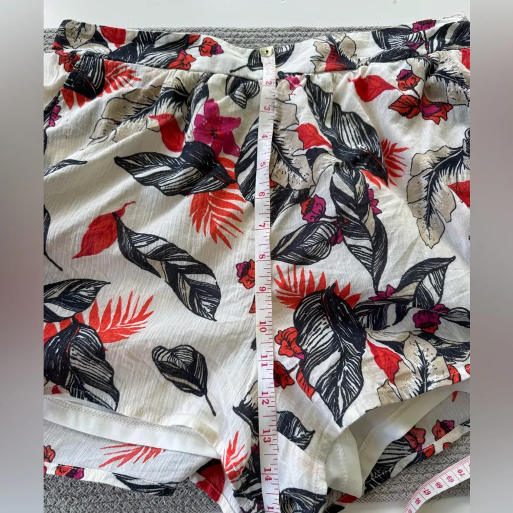 Xhilaration Ivory Navy Blue Pink Tropical Floral Print Flowy Shorts Size Medium - Image 5