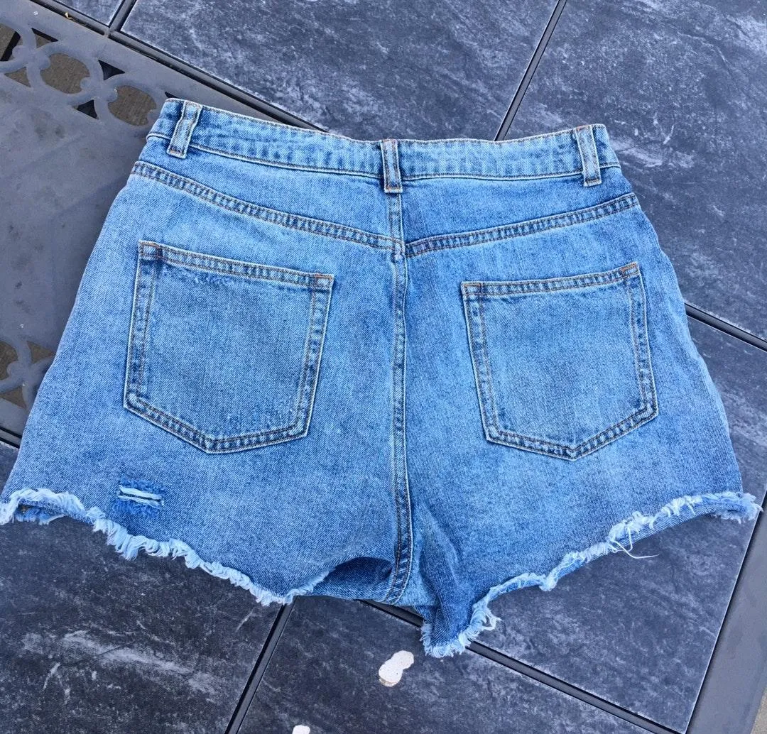 Urban Outfitters Vintage-looking High Waisted Shorts! - Image 2