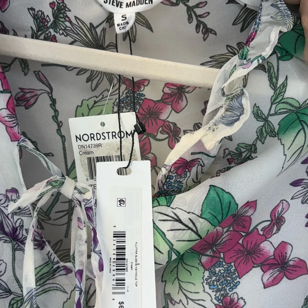 Steve Madden Cream Short Sleeve Tie Front Blouse - Image 3