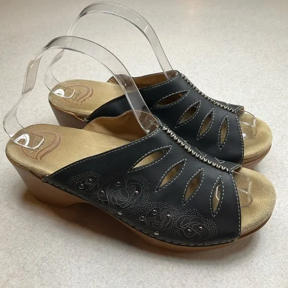 Dansko Sheri Sandal 39 Brown Tooled‎ Roses & Studs - Image 2