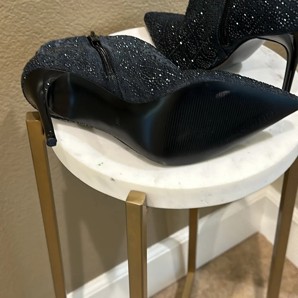 NWOT Guess Black and Silver Ankle Boots - Image 7